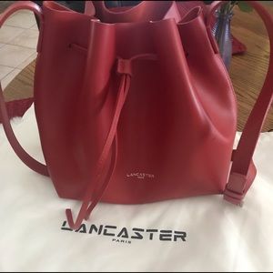 Small bucket handbag